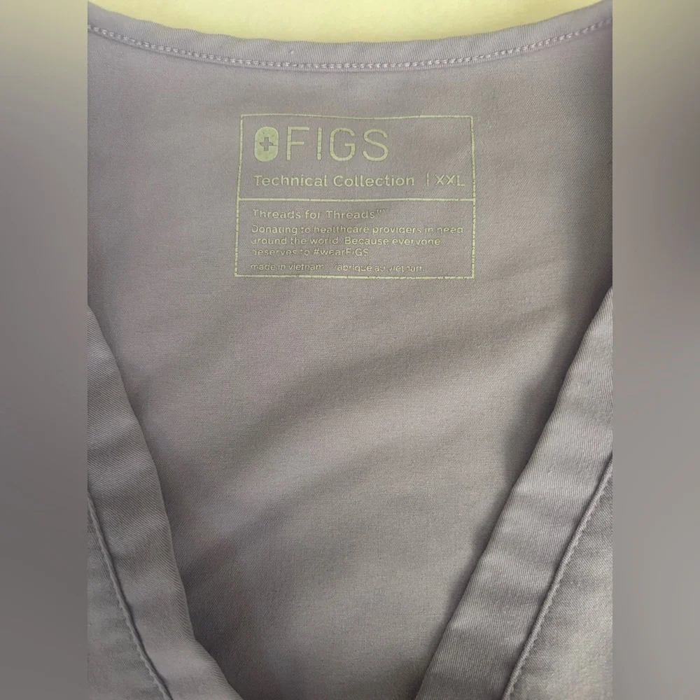 Figs Women's Lavender Dew Scrub Set - TECHNICAL COLLECTION - Picture 4 of 11